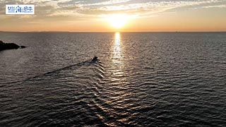 【その他】海と夕景と漁船 空撮２