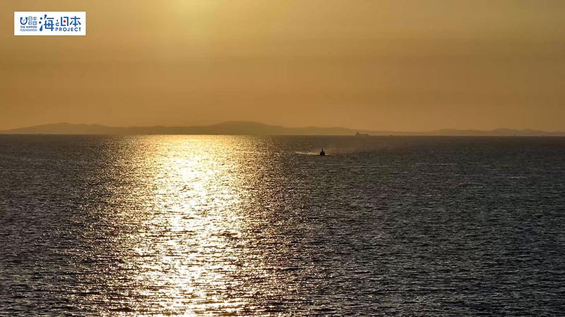 【その他】海と夕景と漁船 空撮１