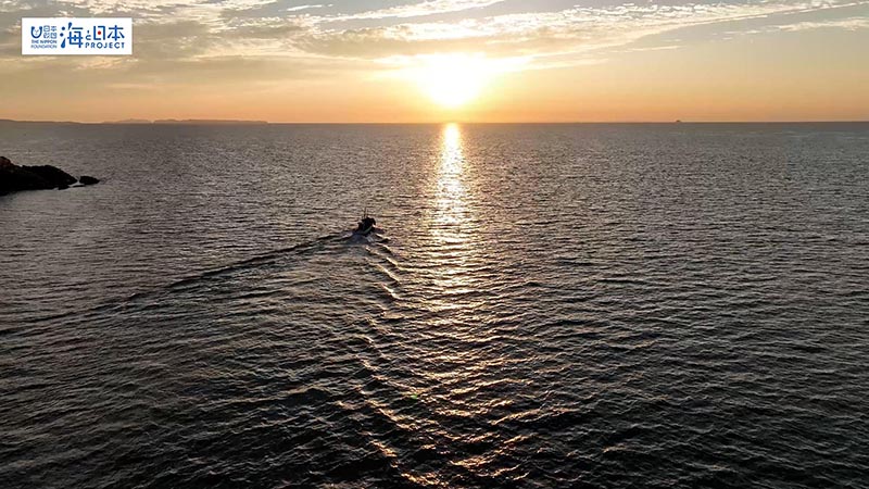 【その他】海と夕景と漁船 空撮２