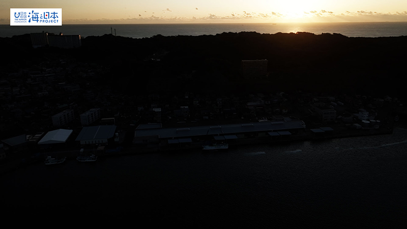 【漁港】千葉県 勝浦漁港と朝日 空撮１